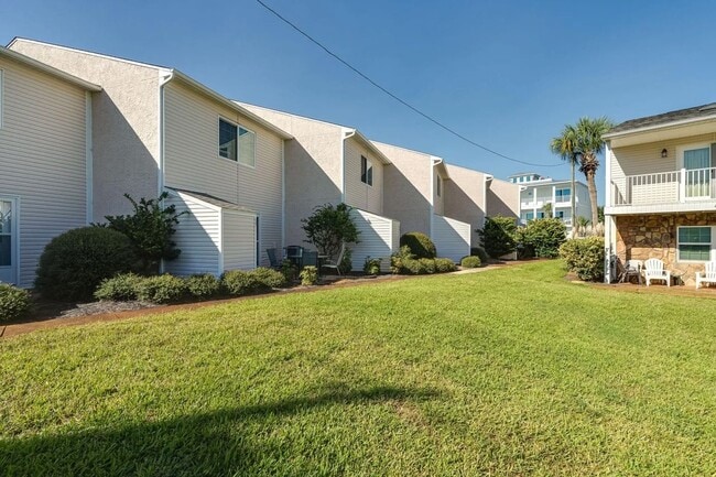 Building Photo - Just 2 blocks from BEACH!  *Move In Special-50% Off First Months Rent, Furnished/Unfurnished