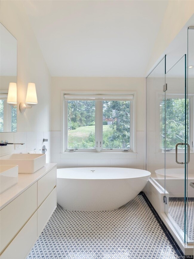 Building Photo - 2 Sun Ct