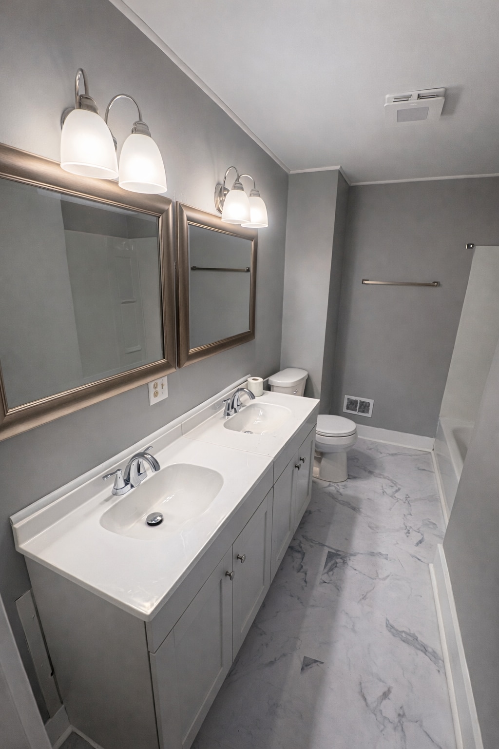 His/hers - 1283 E Fulton St