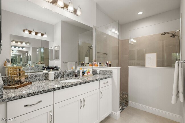 Building Photo - 11755 Solano Dr