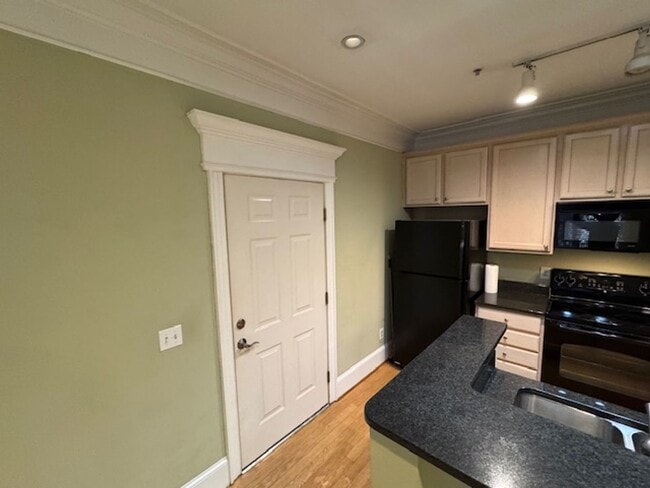 Building Photo - Atlantic Place Condo - Preleasing Opportun...