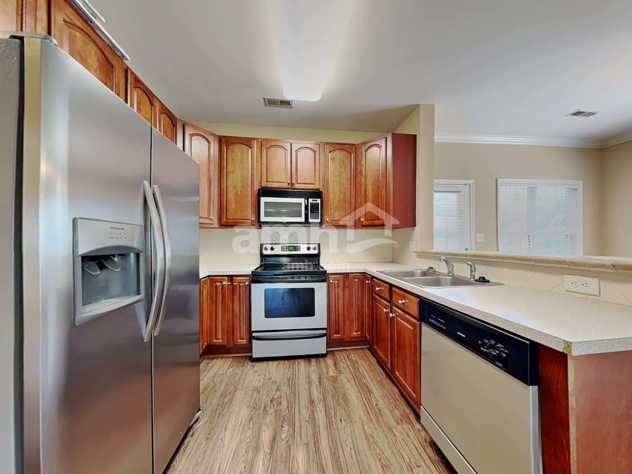 Building Photo - 3150 Glenshire Dr