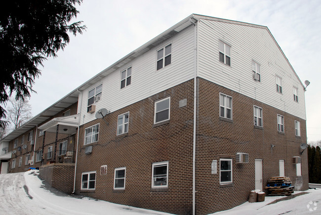 Building Photo - 96 Kempton Ave