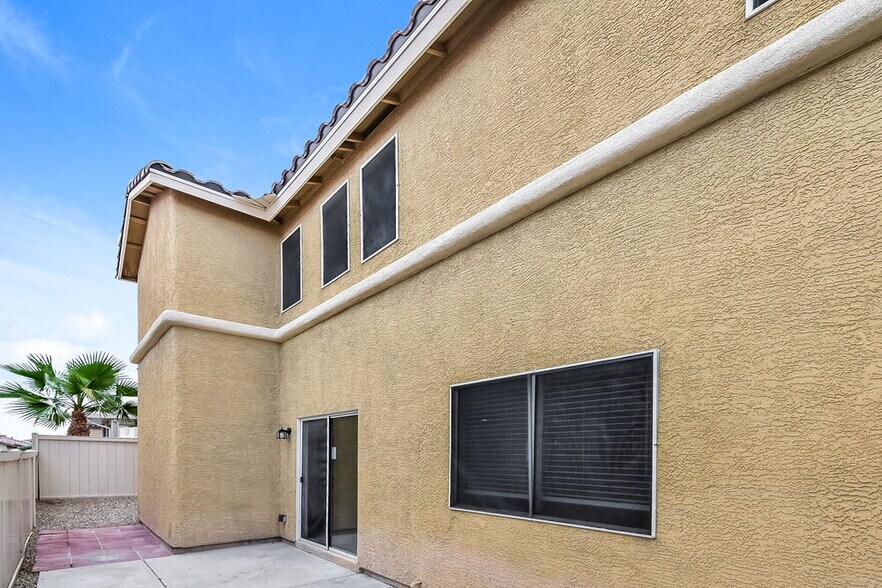 Building Photo - 10457 Armand Ave