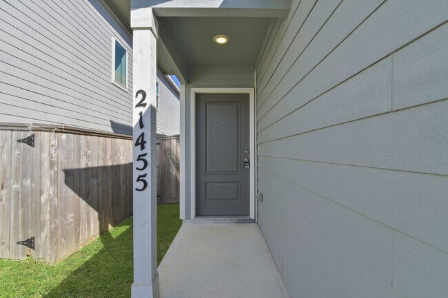 Building Photo - 21455 Carosella Dr