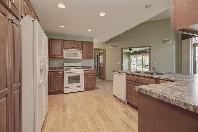 Building Photo - 403 E Main St