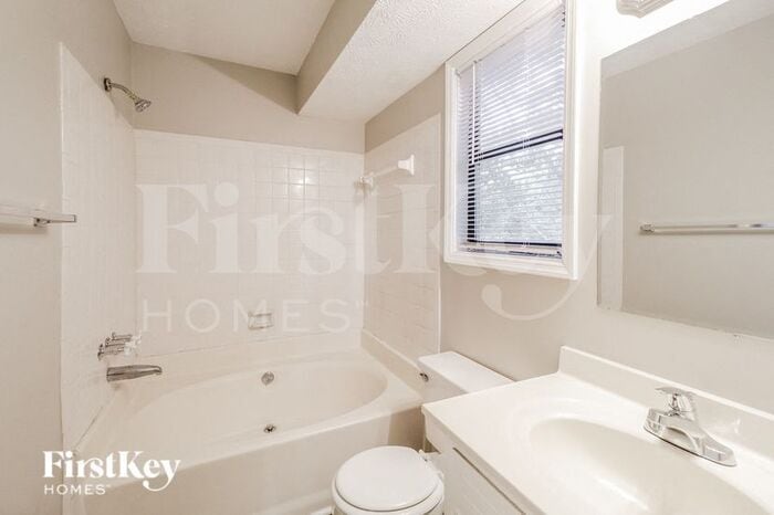 Building Photo - 634 Woodsong Ln