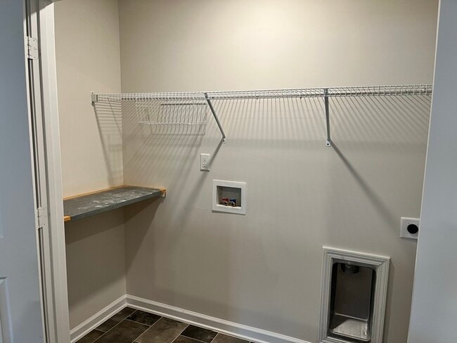 Building Photo - 315 Liliana Dr
