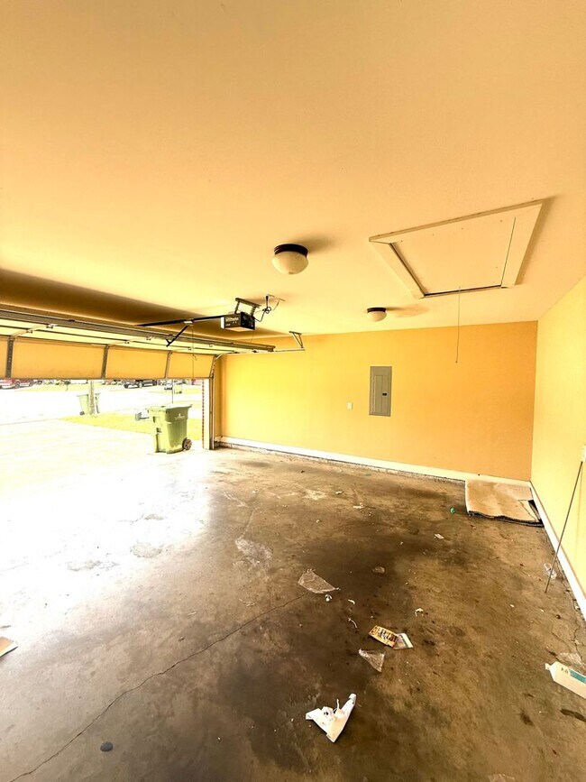 Building Photo - **3 Bed 2 Bath With a Garage In Park Lake** Call 334-366-9198 to schedule a self tour