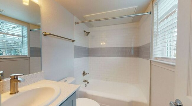 Building Photo - 4700 Worth St