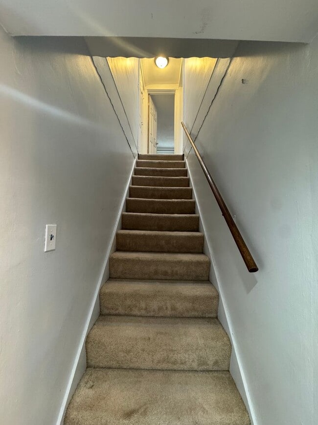 Building Photo - Spacious Private Oasis - 3 Bedroom 2 Bathroom House in Green Tree!