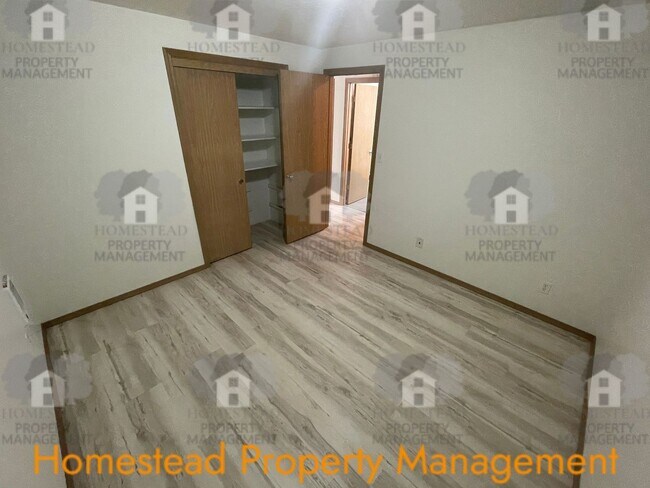 Building Photo - 659