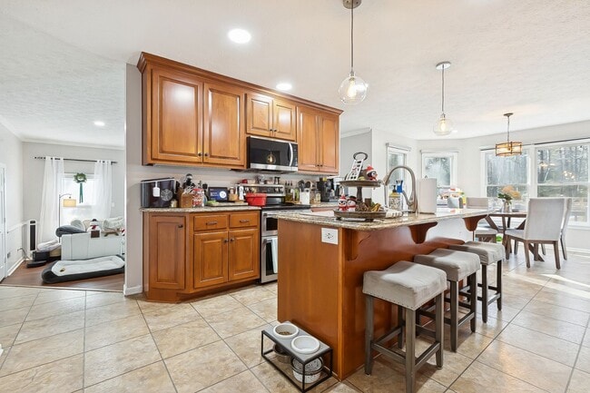 Building Photo - Move In Ready 4 Bedroom House in Yorktown!