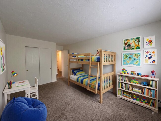 Building Photo - 385 Huse Rd