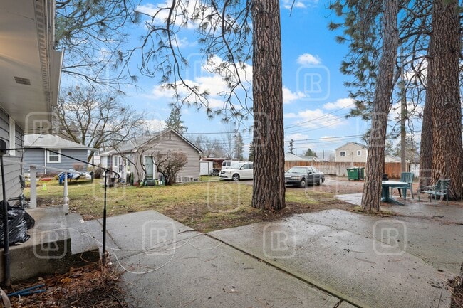 Building Photo - 7313 E 6th Ave