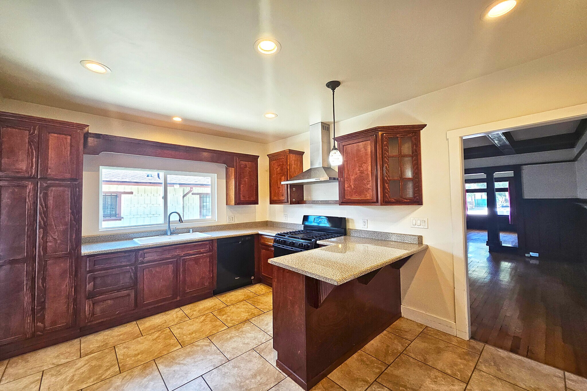 Building Photo - 648 N Heliotrope Dr