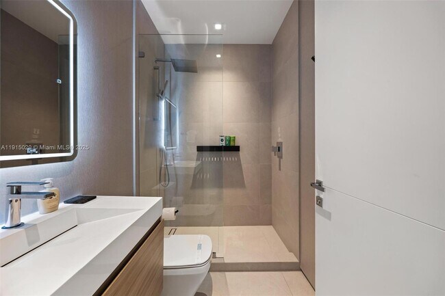 Building Photo - 77 SW 18th Terrace