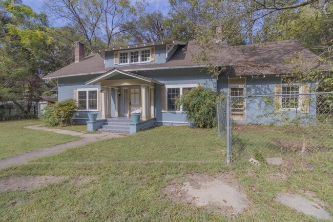 Building Photo - 113 Dell St