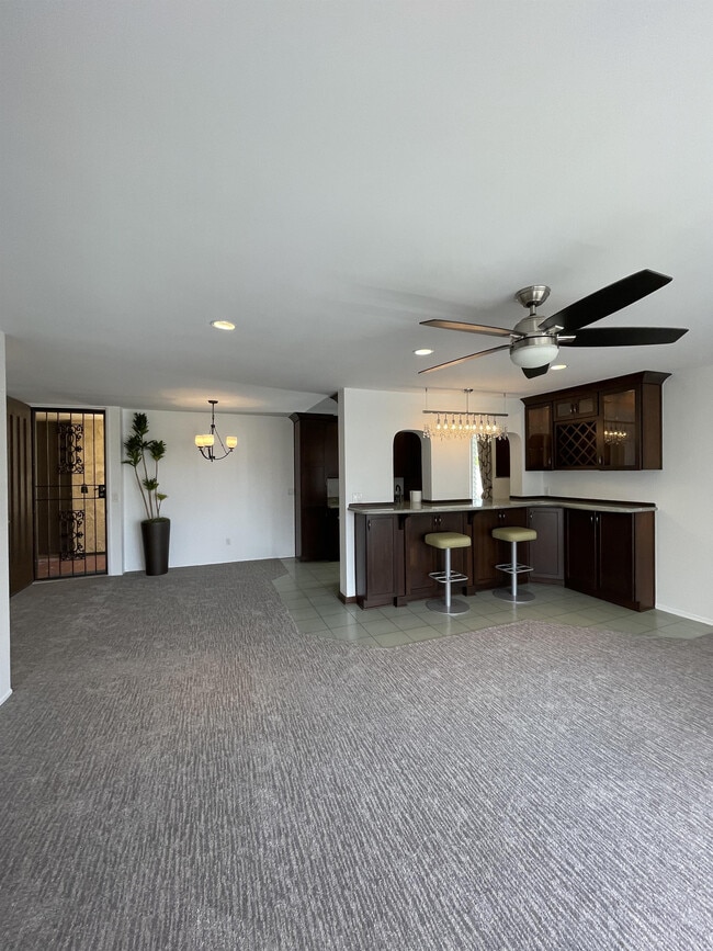 Building Photo - 6455 La Jolla Blvd
