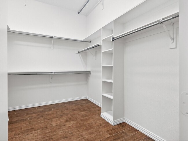 Building Photo - 1210 Forest Hills Dr