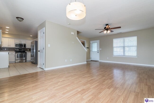 Building Photo - 212 Applewood Ln