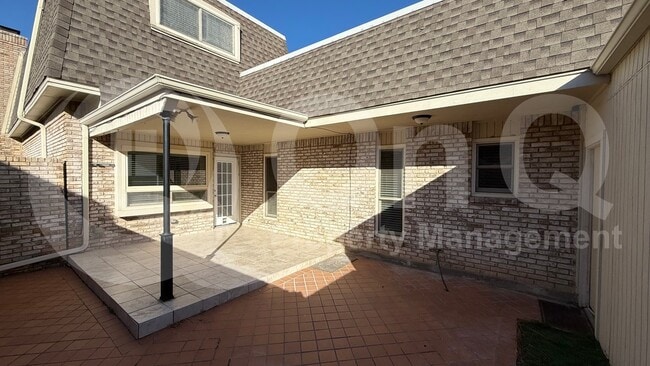 Building Photo - 3018 Stonehenge Ln