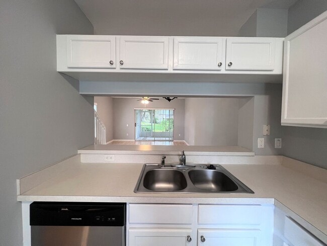 Building Photo - 2/2.5 in Chase Townhomes