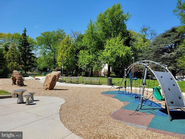 Building Photo - 2900 13th Rd S