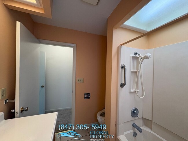 Building Photo - 3 Bedroom Home For Rent