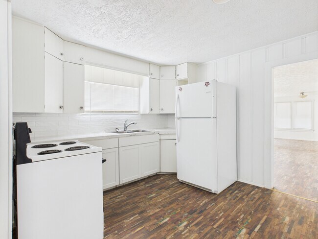 Building Photo - 138 Watson St