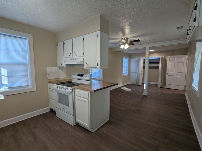 Building Photo - 7574 US-1