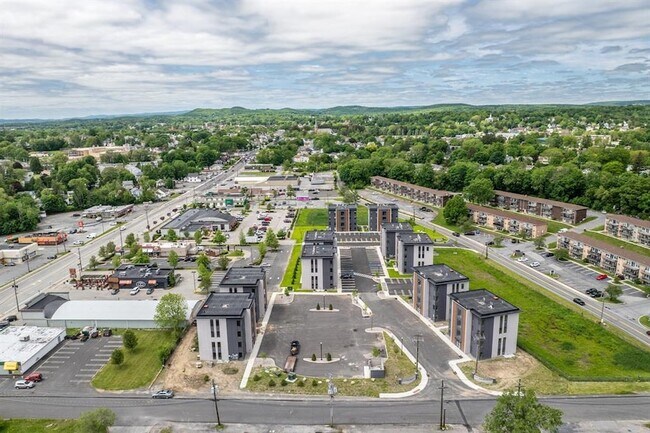 Building Photo - 1 Meadows Ln