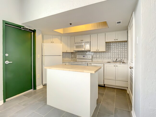 Building Photo - 3013 S Atlantic Ave