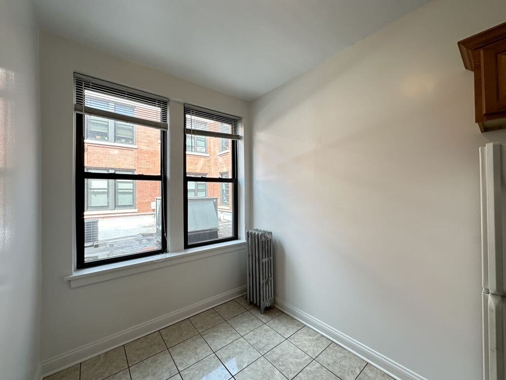 Building Photo - 2737 N Spaulding Ave