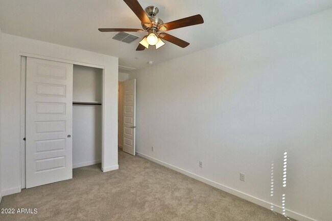 Building Photo - Beautiful 4 Bedroom 2 Bath Home in Mystic