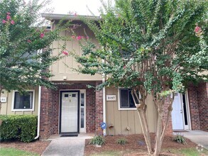 Building Photo - 2147 Palmyra Dr
