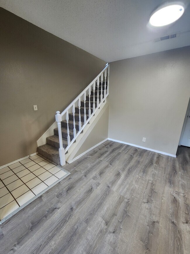 Building Photo - 1 bed 1.5 bath at Sagewood Condominiums, 2...