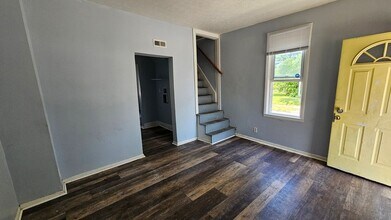Building Photo - Renovated 2BR Lancaster Apartment!