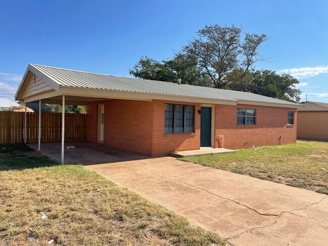 Building Photo - Cozy City Charm – 3-Bed, 1-Bath Home in Lamesa, TX