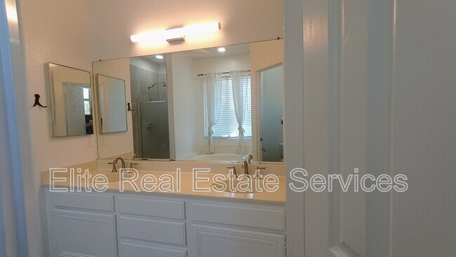 Building Photo - 1138 Calle Dulce
