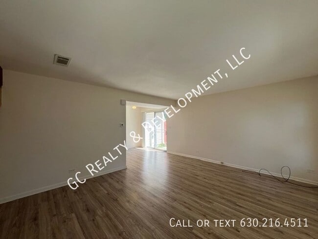 Building Photo - 1800 Jamestown Cir