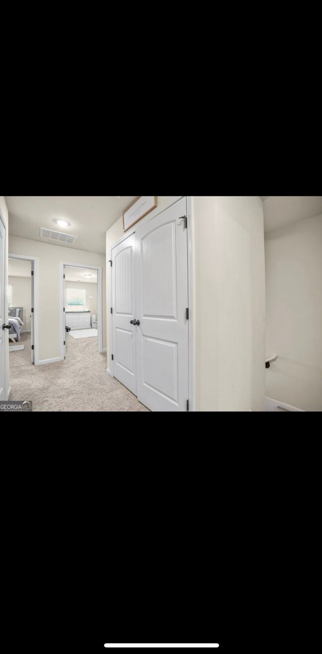 Upstairs hallway - 125 White Mountain Pass