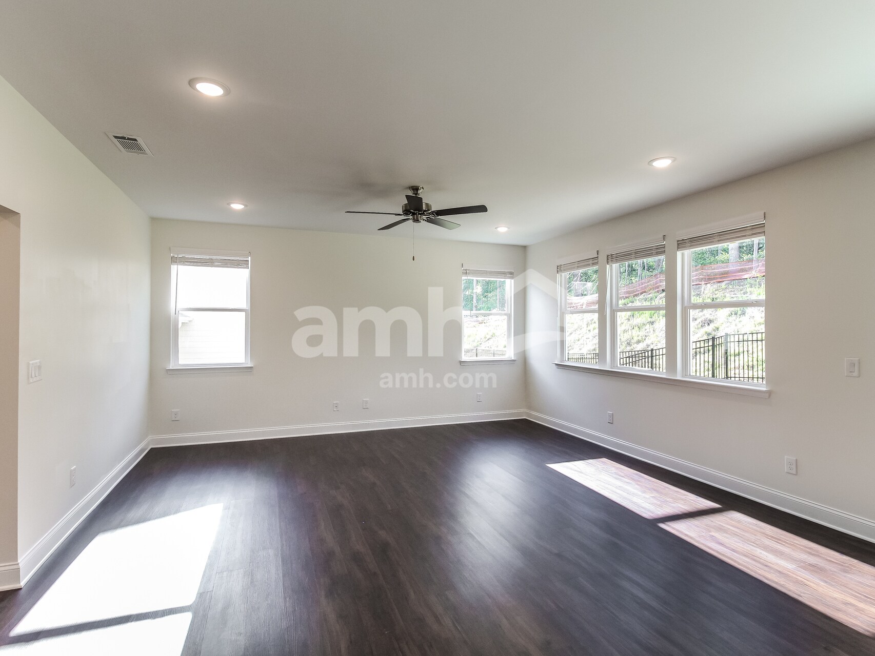 Building Photo - 5192 Blue Mountain Dr