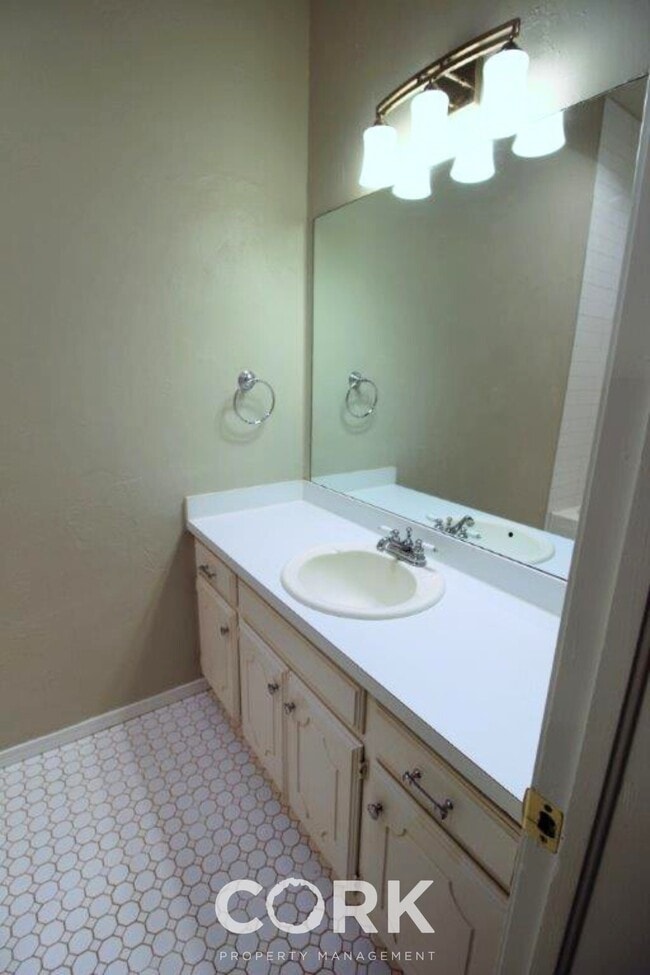 Building Photo - 927 Castle Rd