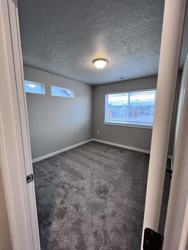 Building Photo - 4743 W Santa Fe Ln