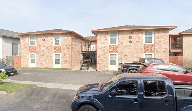 Building Photo - 1112 Primrose Apartments