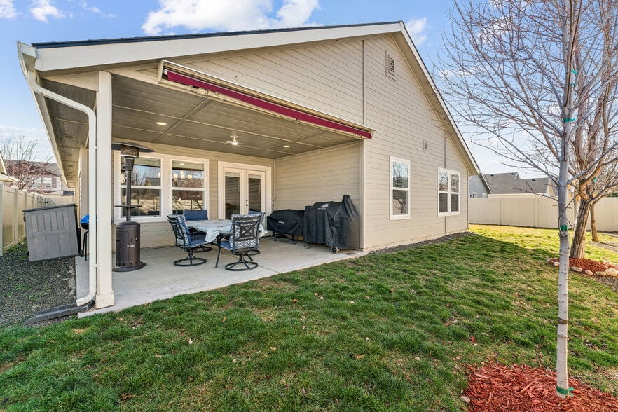 Building Photo - 4233 N Price Ave