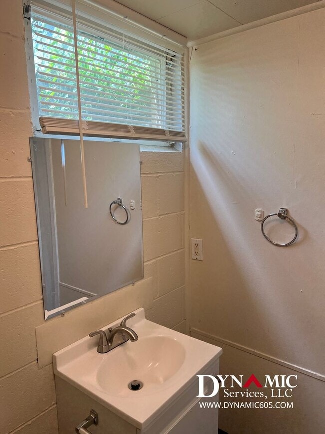 Building Photo - Updated 4 Bedroom, 2 Bathroom House By Augustana University