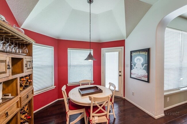 Building Photo - 23915 Elden Hills Ct