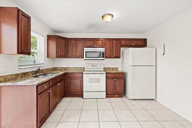 Building Photo - 143 W 28th St